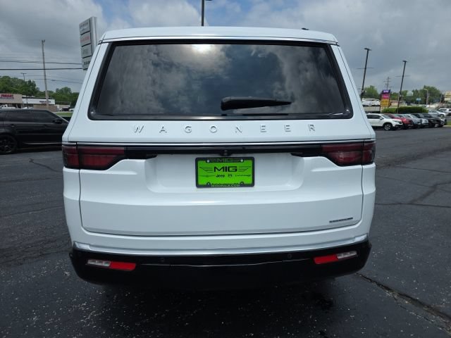 Used 2024 Jeep Wagoneer Series III w/ Premium Group I AWD/4WD image 6