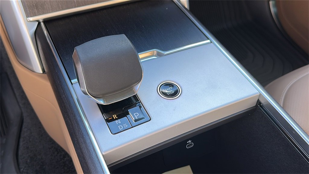 New 2025 Land Rover Range Rover SE image 21