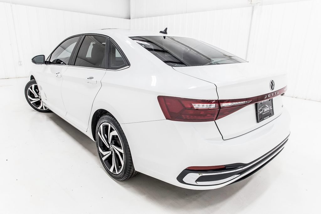 Used 2025 Volkswagen Jetta SEL FWD image 6