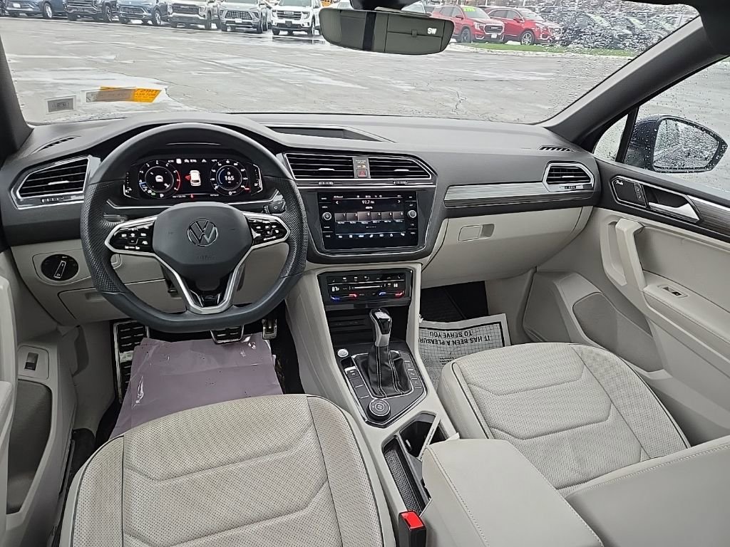 Used 2022 Volkswagen Tiguan SEL R-Line image 16