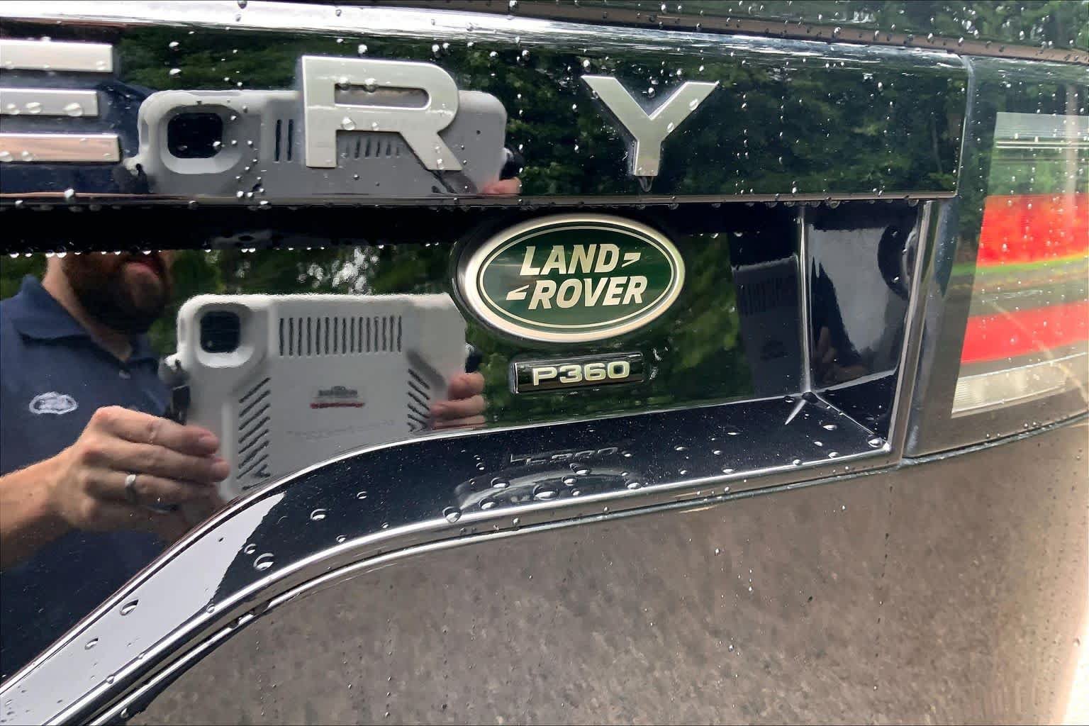 Used 2023 Land Rover Discovery HSE R-Dynamic AWD/4WD image 10