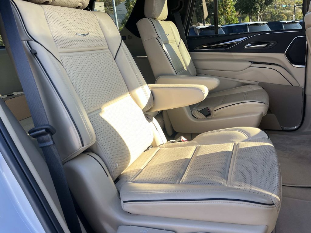 Used 2023 Cadillac Escalade Premium Luxury w/ Performance Package AWD/4WD image 28