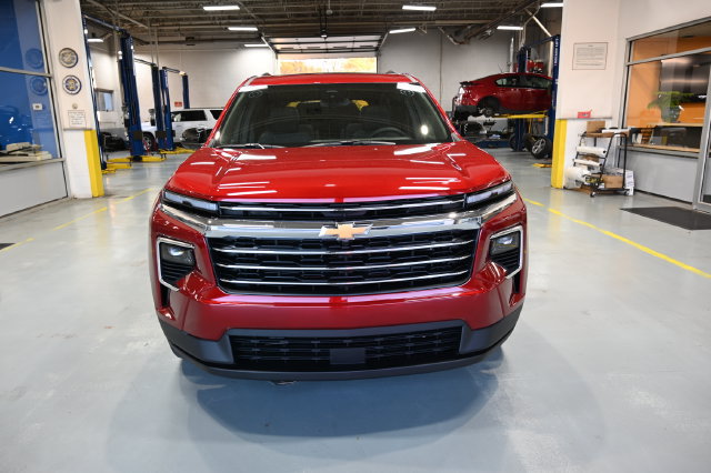 New 2027 Chevrolet Traverse LT w/ LPO, Floor Liner Package FWD image 2