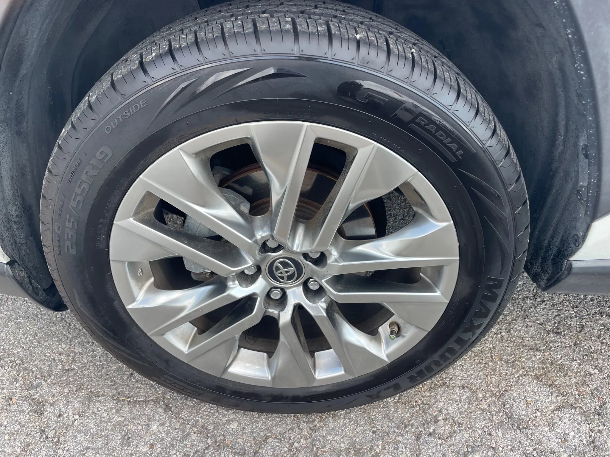 Used 2019 Toyota RAV4 Limited w/ Advanced Technology Package FWD image 11