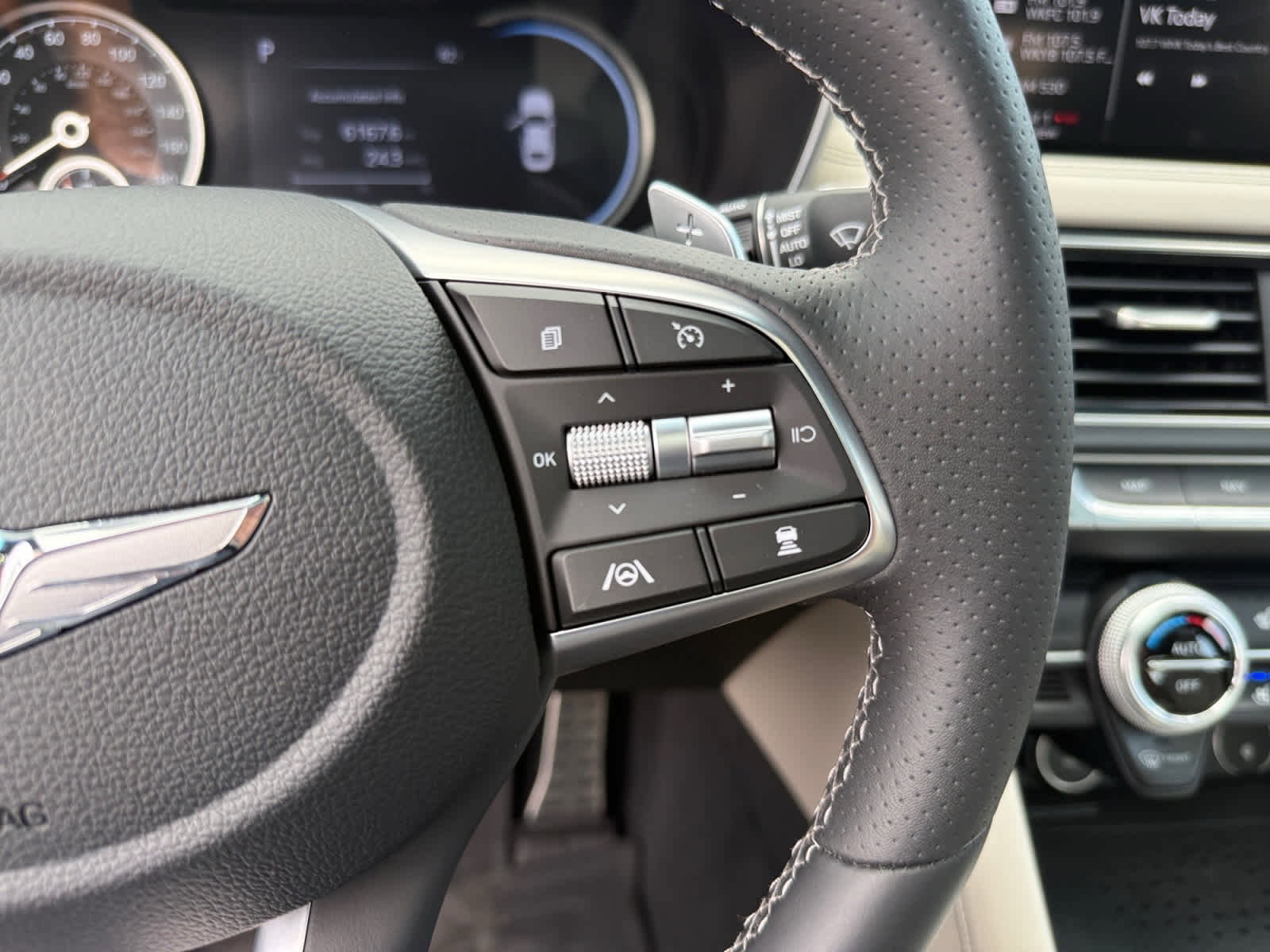Used 2022 Genesis G70 3.3T w/ Sport Prestige Package image 24