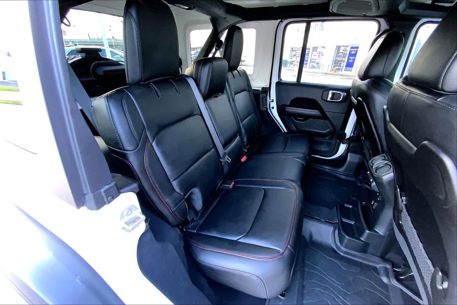 Used 2024 Jeep Wrangler Unlimited Rubicon w/ Technology Group AWD/4WD image 17