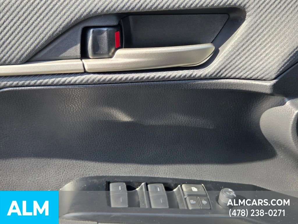 Used 2025 Toyota Camry SE image 29