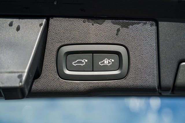 New 2026 Volvo XC60 B5 Ultra w/ Protection Package Premier image 11