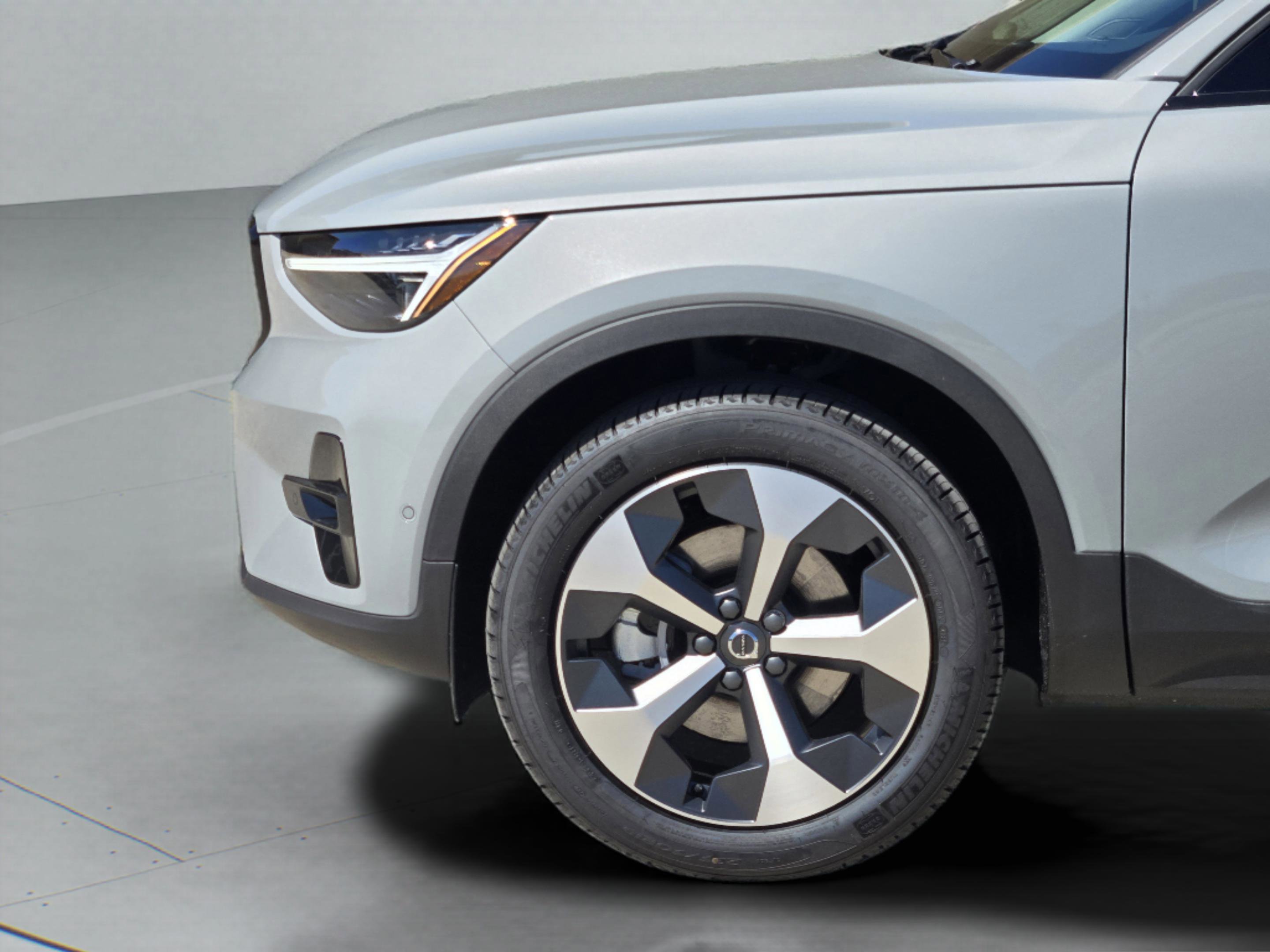 New 2026 Volvo XC40 B5 Plus w/ Protection Package Premier image 13
