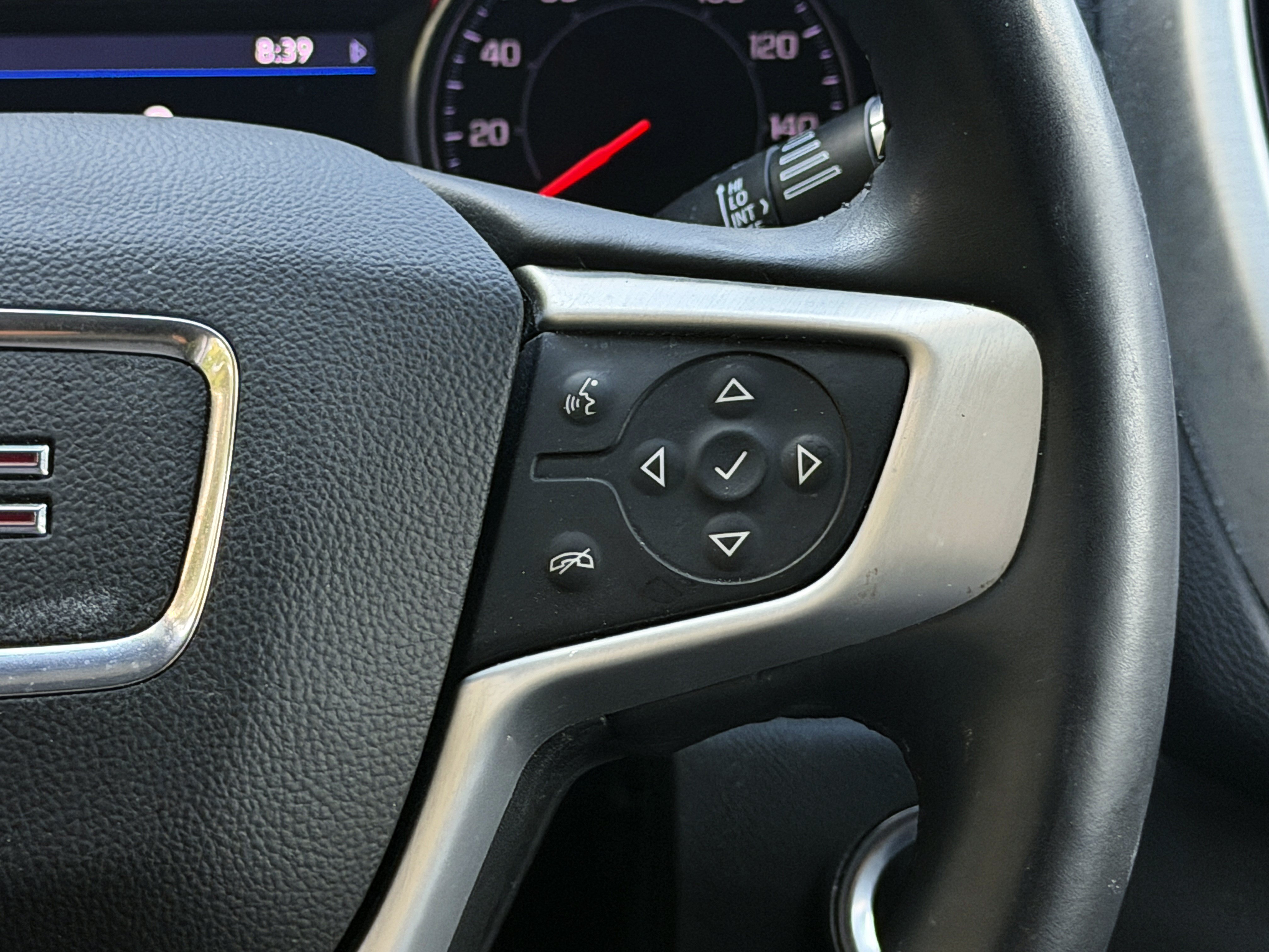 Used 2022 GMC Terrain SLT w/ Tech Package FWD image 15