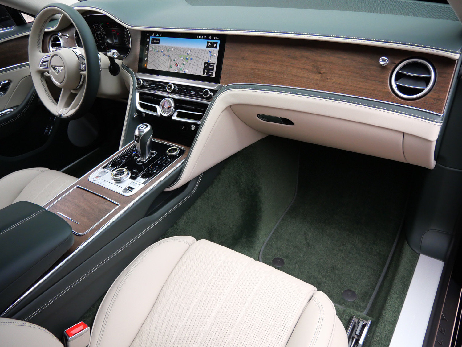 New 2026 Bentley Flying Spur V8 AWD/4WD image 2