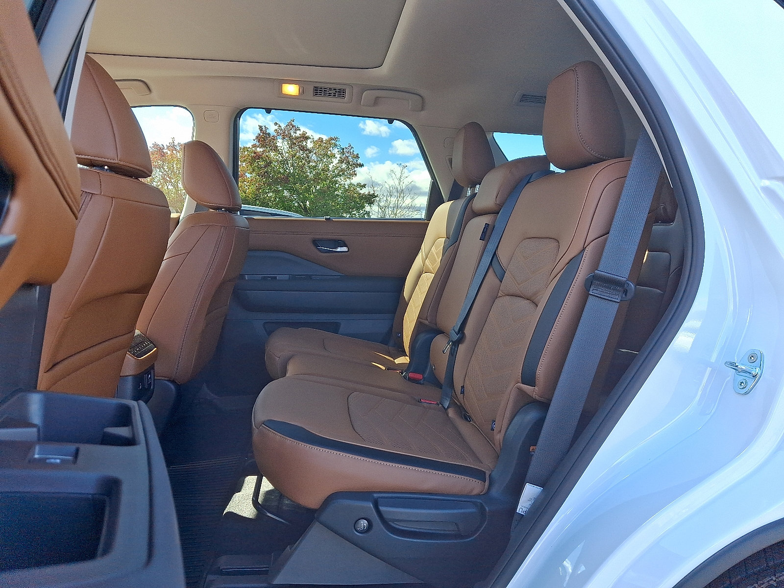 New 2025 Nissan Pathfinder Platinum image 5
