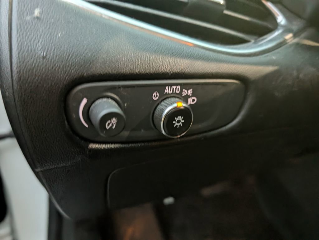 Used 2018 Chevrolet Malibu LT w/ Redline Edition image 16