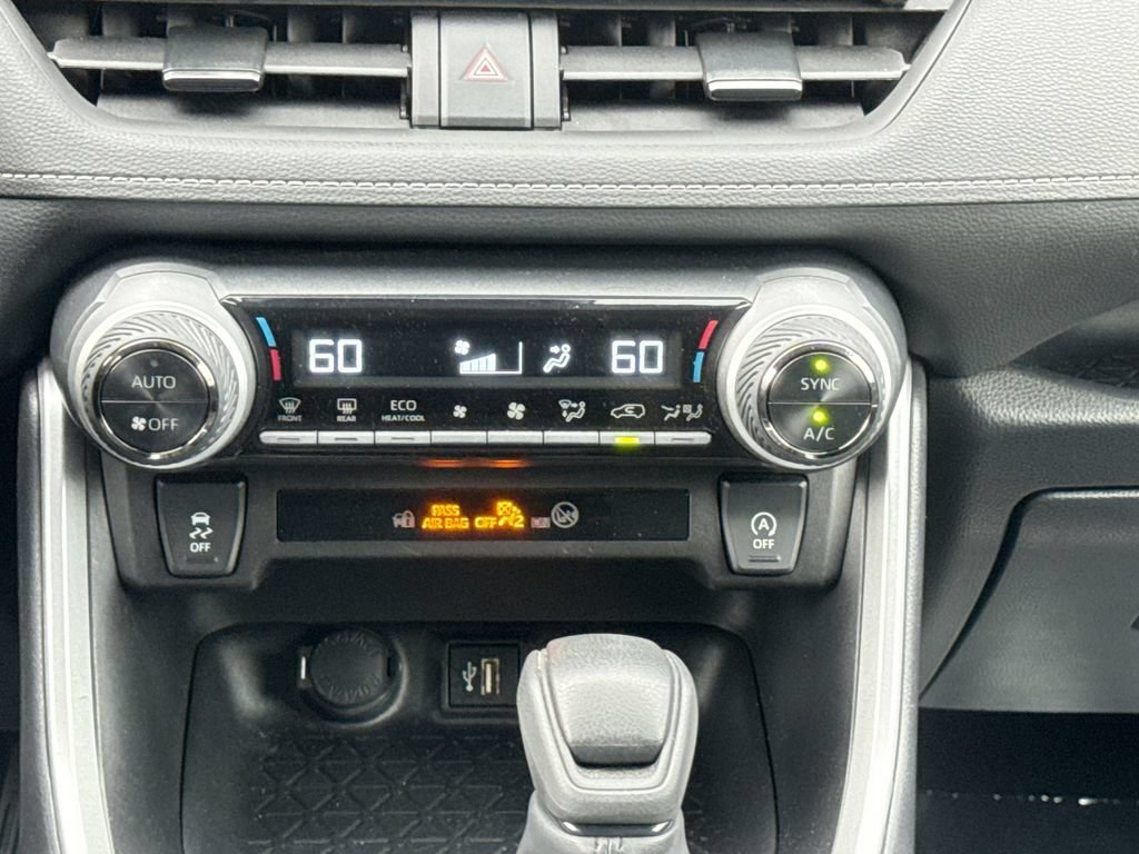 Used 2025 Toyota RAV4 XLE FWD image 16