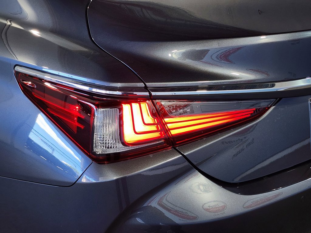 New 2025 Lexus ES 350 w/ Premium Package image 10