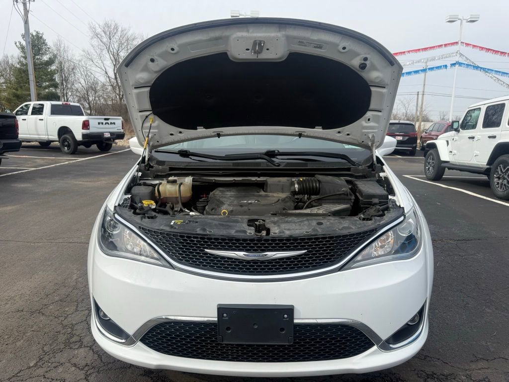 Used 2018 Chrysler Pacifica Touring-L image 64