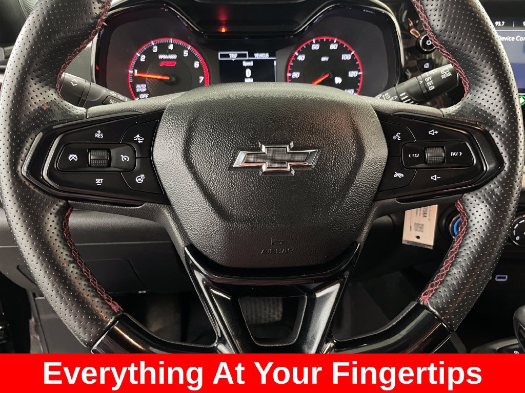 Used 2025 Chevrolet Trax RS w/ Driver Confidence Package FWD image 3