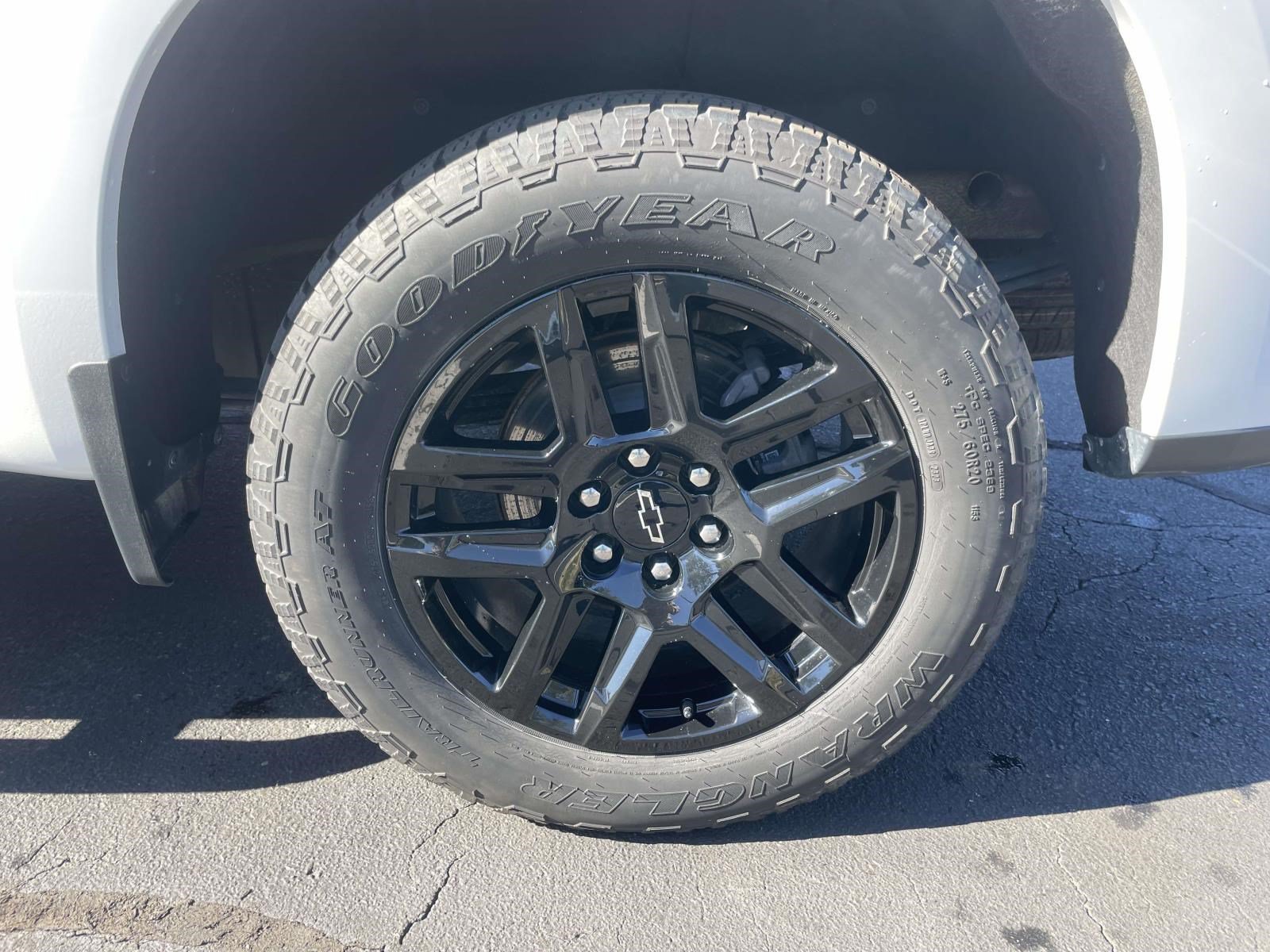 Used 2023 Chevrolet Silverado 1500 Custom w/ 2.7L Blackout Package AWD/4WD image 7