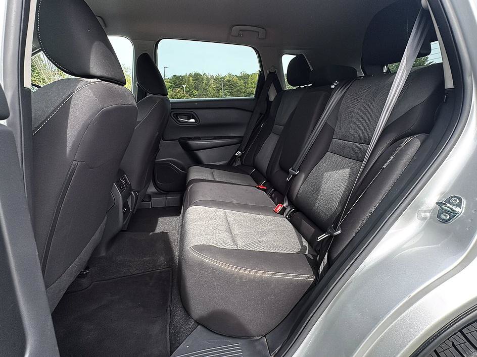 Certified 2025 Nissan Rogue SV AWD/4WD image 18