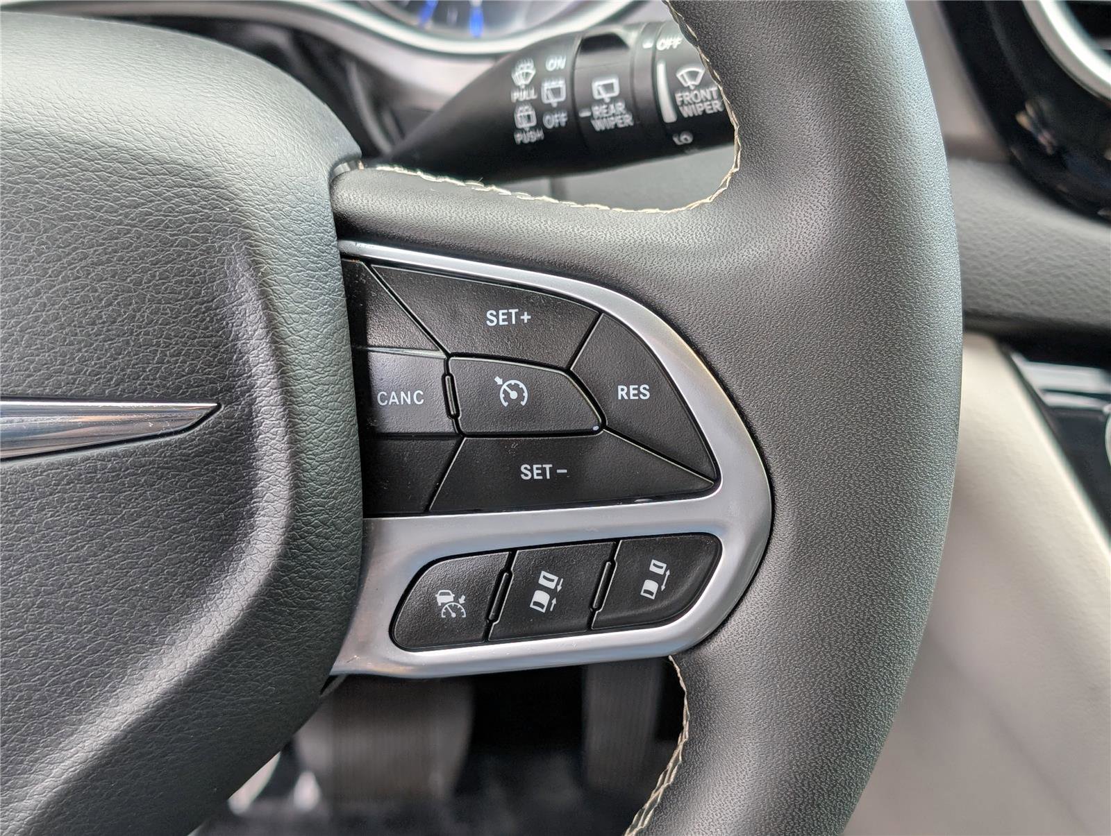 Used 2024 Chrysler Pacifica Touring-L image 23