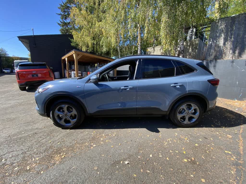 Used 2025 Ford Escape ST-Line Select AWD/4WD image 3
