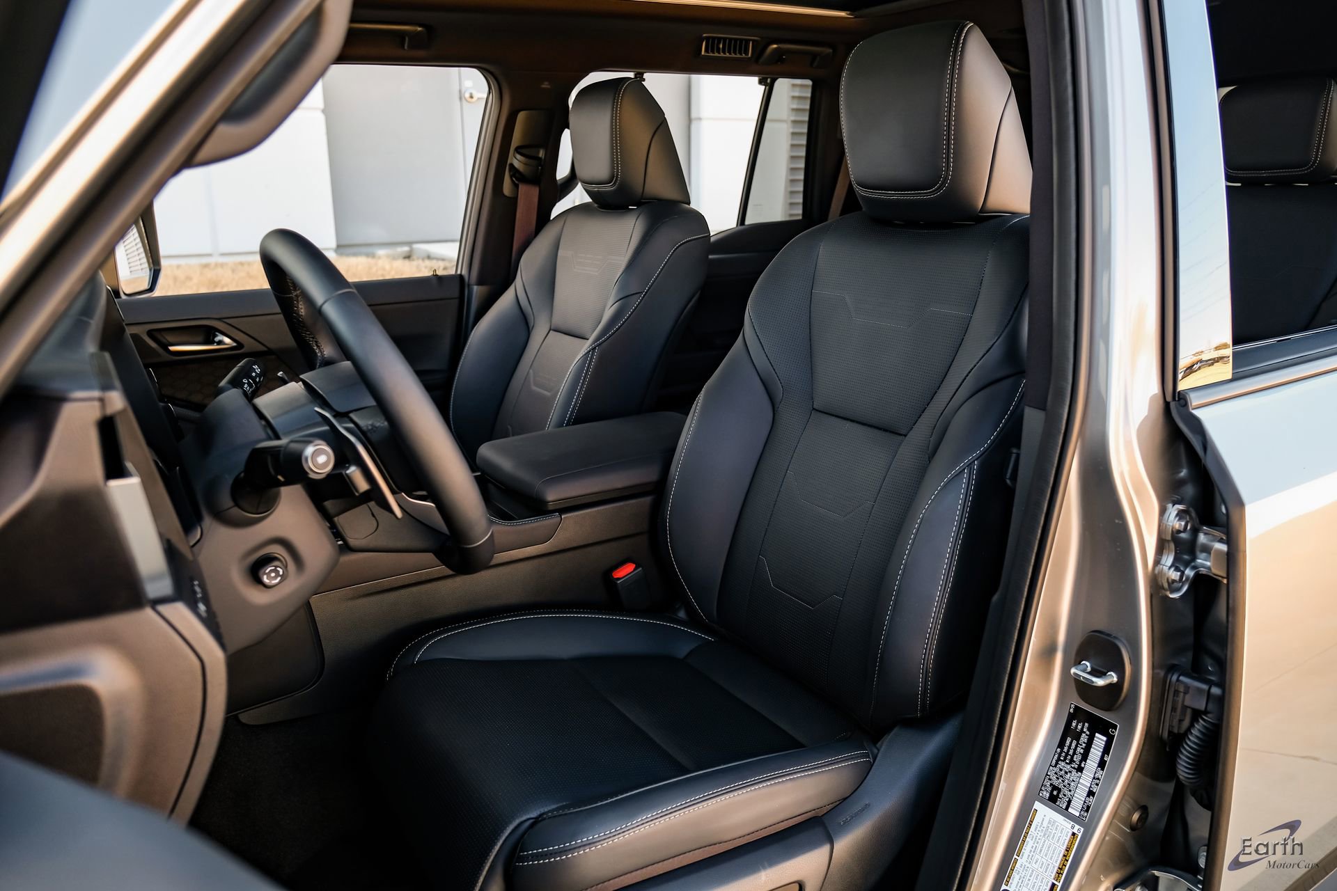 Used 2025 Lexus GX 550 550 Luxury+ HUD Traffic LIFTED w/ Accessory Package (2T) image 32