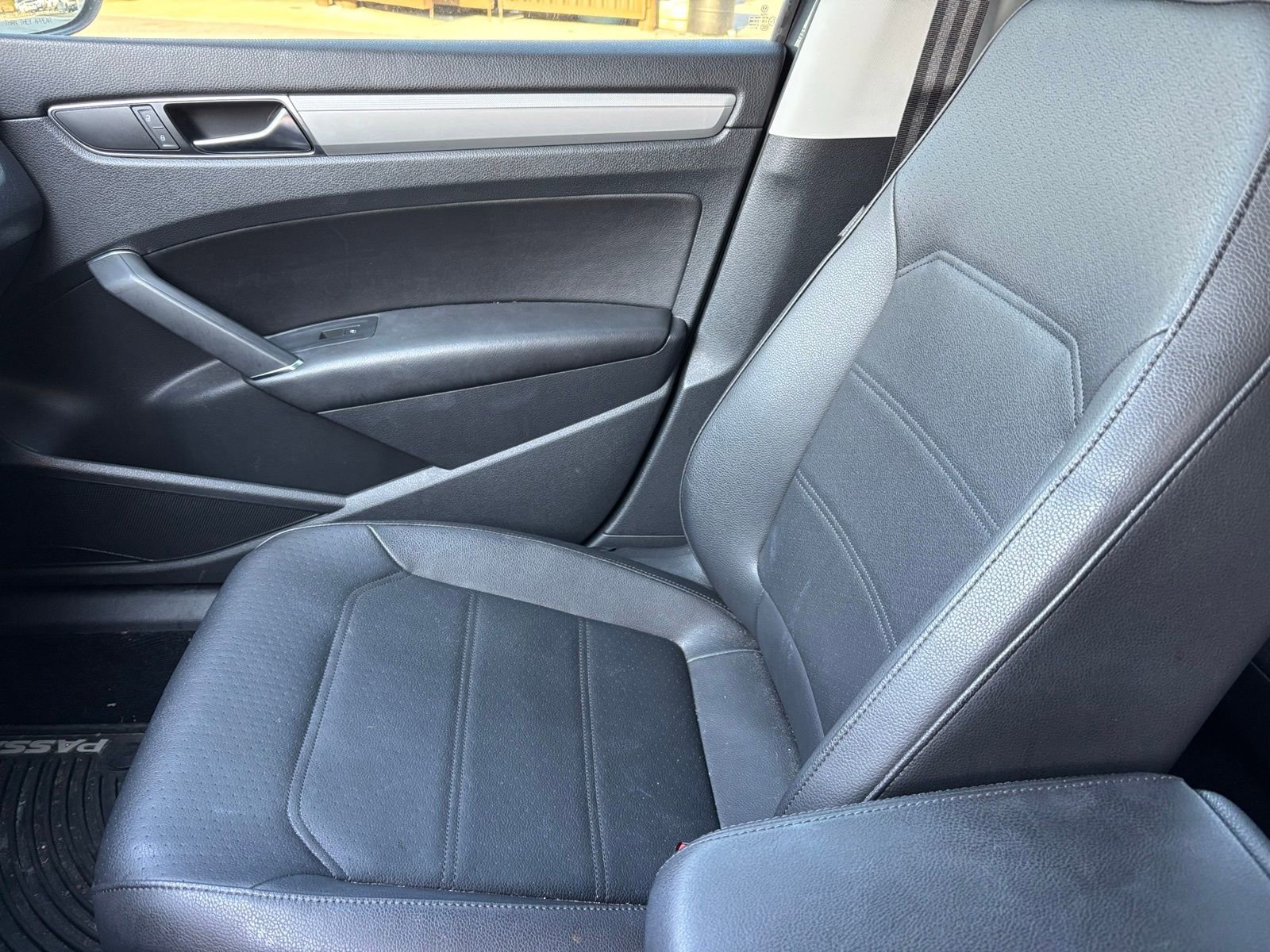 Used 2019 Volkswagen Passat 2.0T Wolfsburg w/ Wheels & Sunroof Package image 13