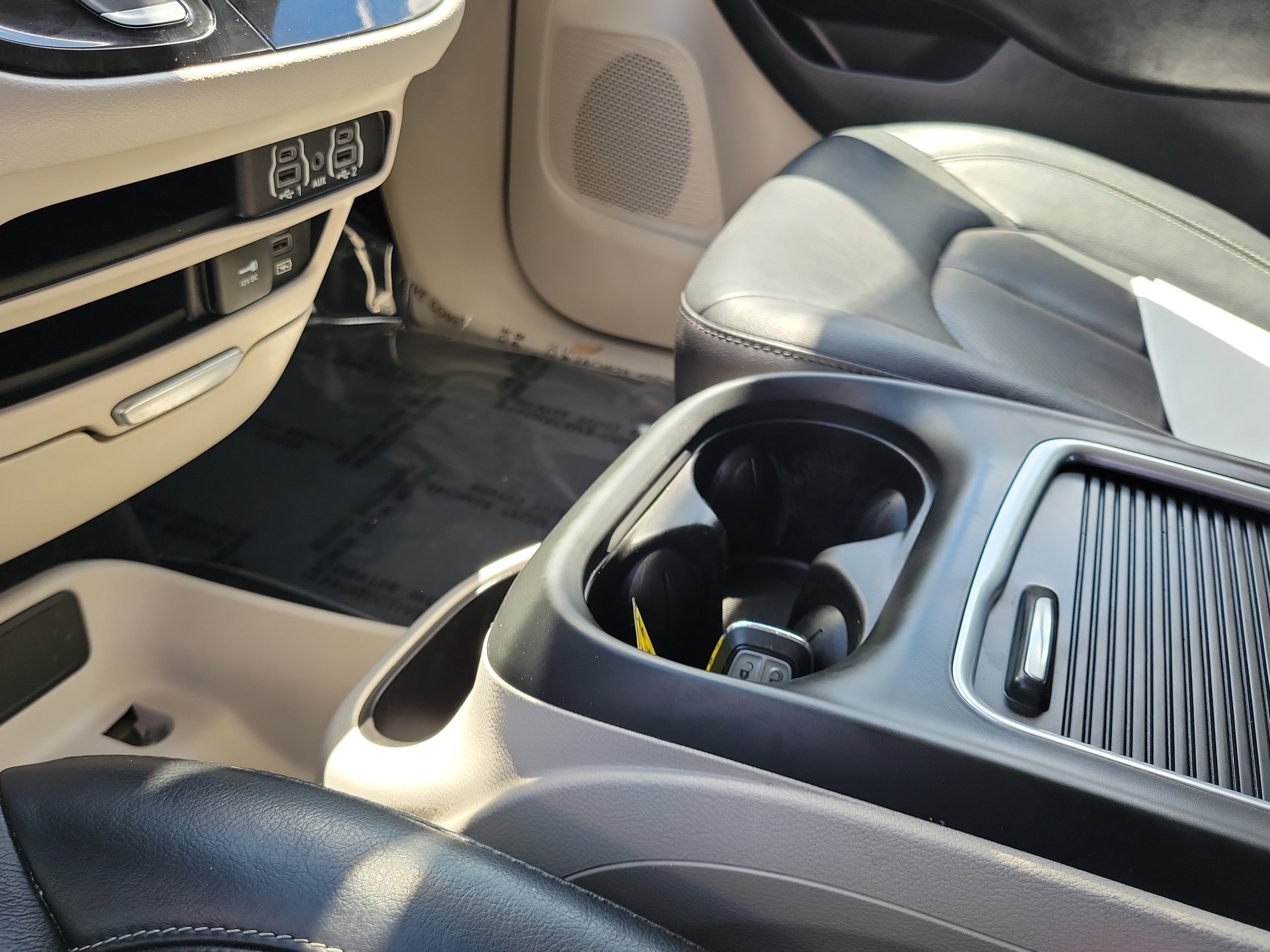 Used 2022 Chrysler Pacifica Touring-L FWD image 29