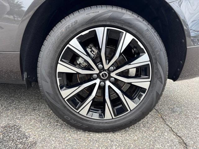 Used 2025 Volvo XC60 B5 Plus w/ Climate Package AWD/4WD image 10