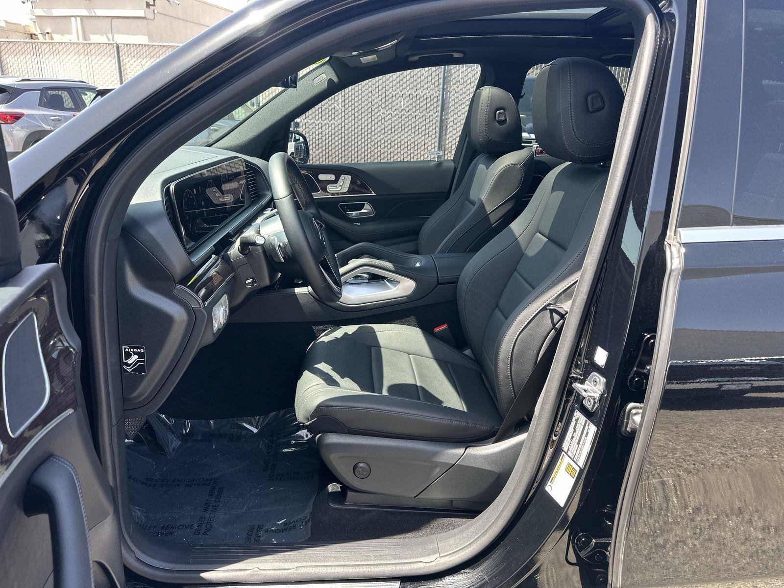 Used 2025 Mercedes-Benz GLE 450e 4MATIC w/ Driver Assistance Package image 19