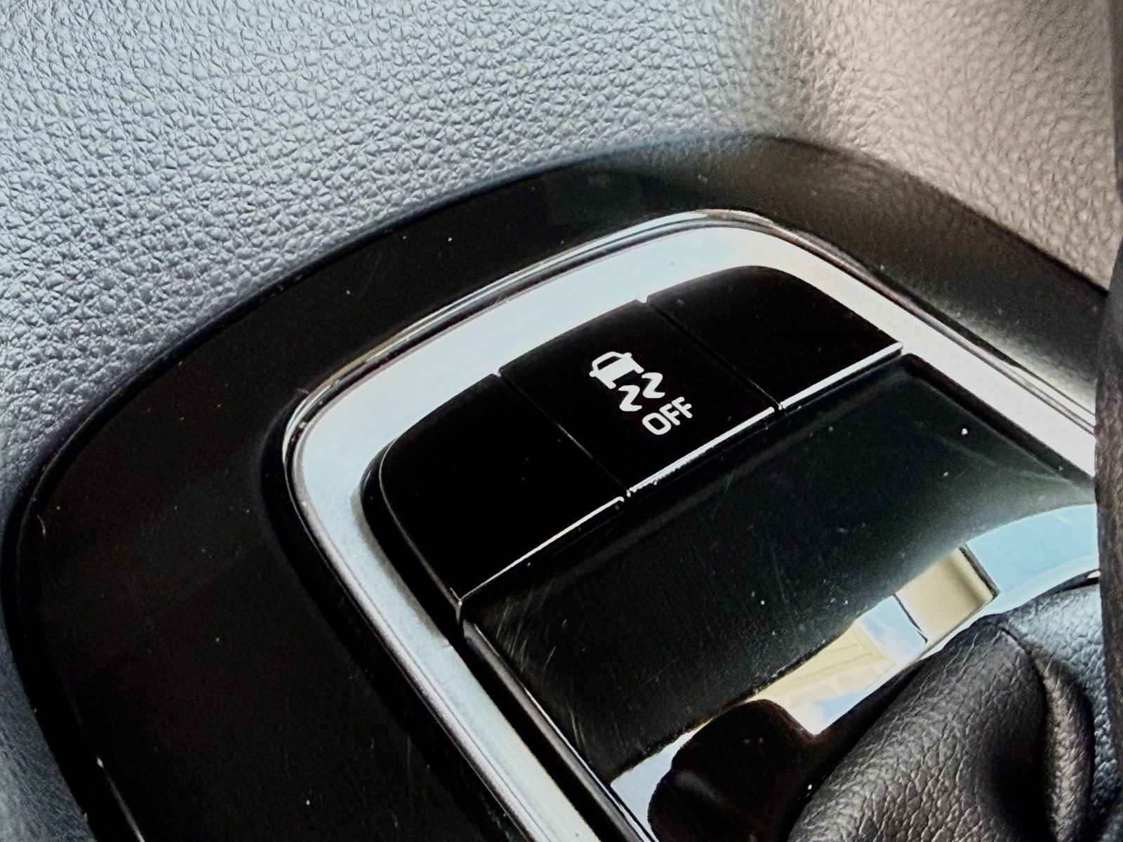 Used 2025 Toyota Corolla LE w/ LE Premium Package FWD image 35