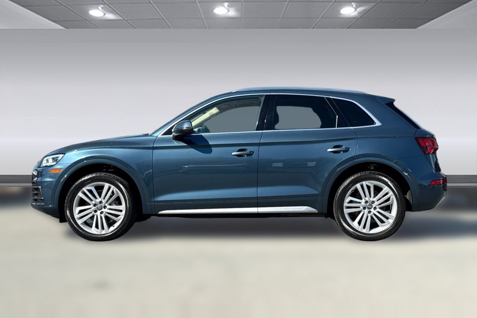 Used 2018 Audi Q5 2.0T Premium Plus w/ Premium Plus Package AWD/4WD image 2