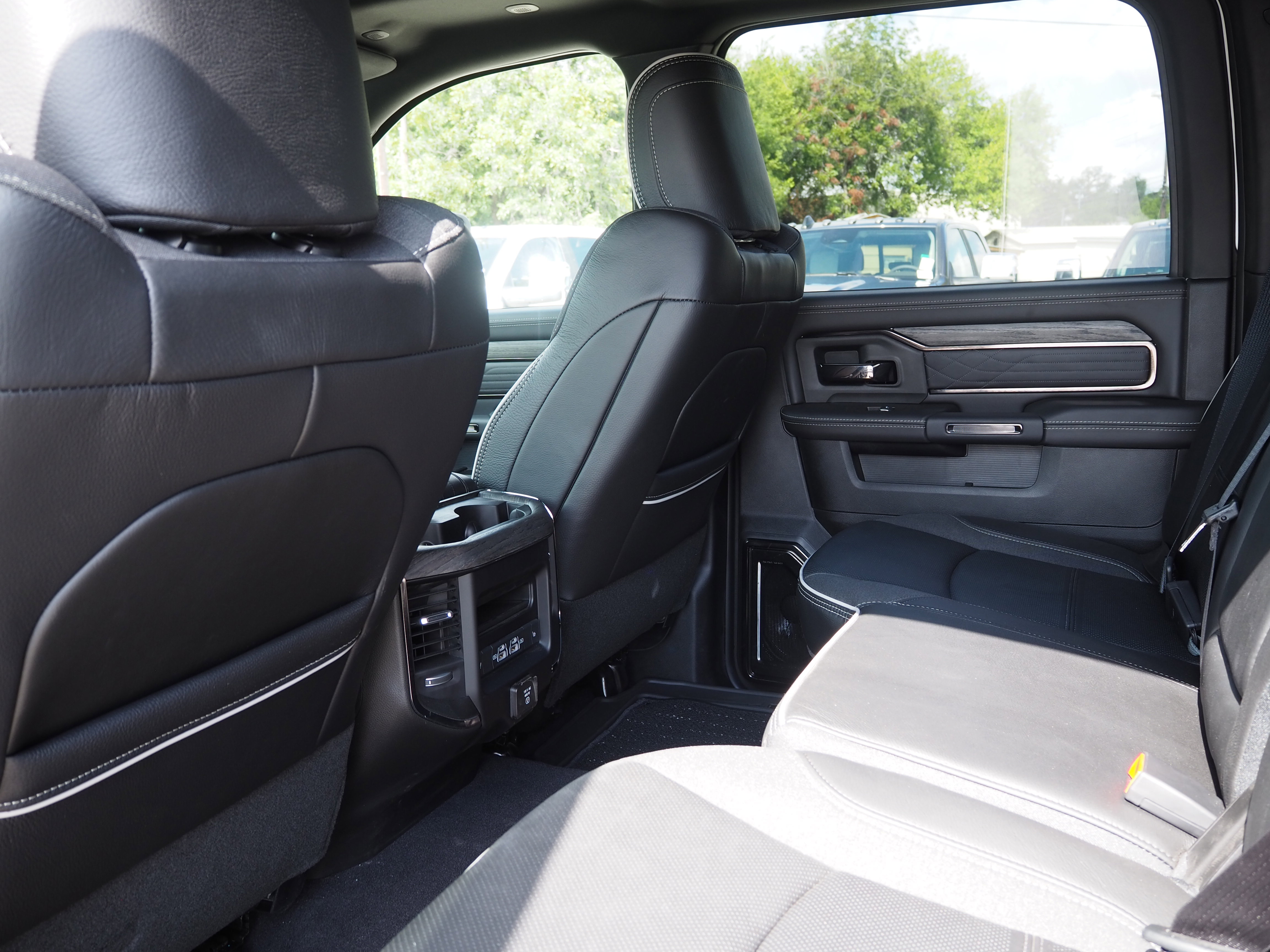 New 2025 RAM 3500 Limited image 15