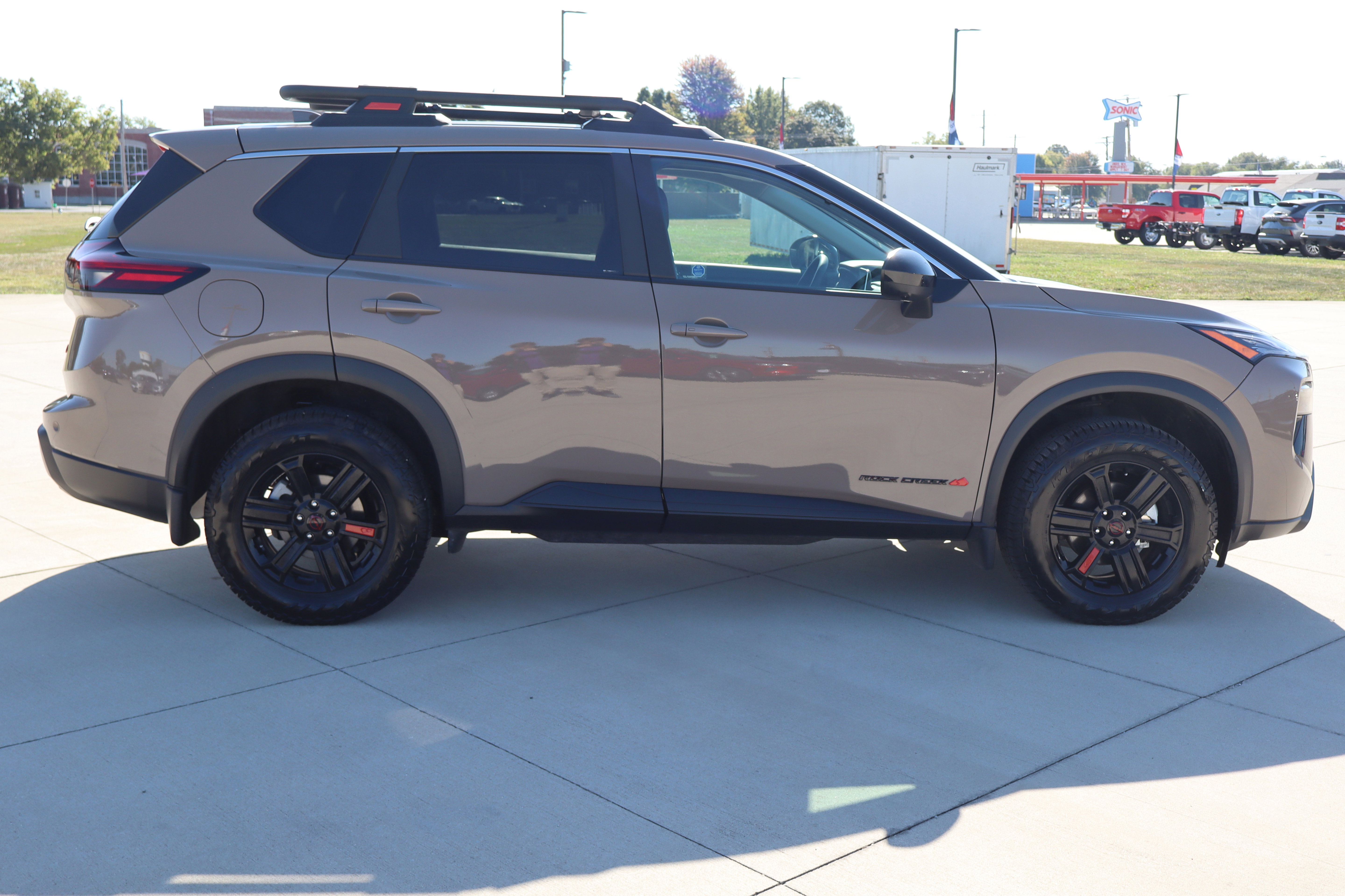 Used 2025 Nissan Rogue SV image 5