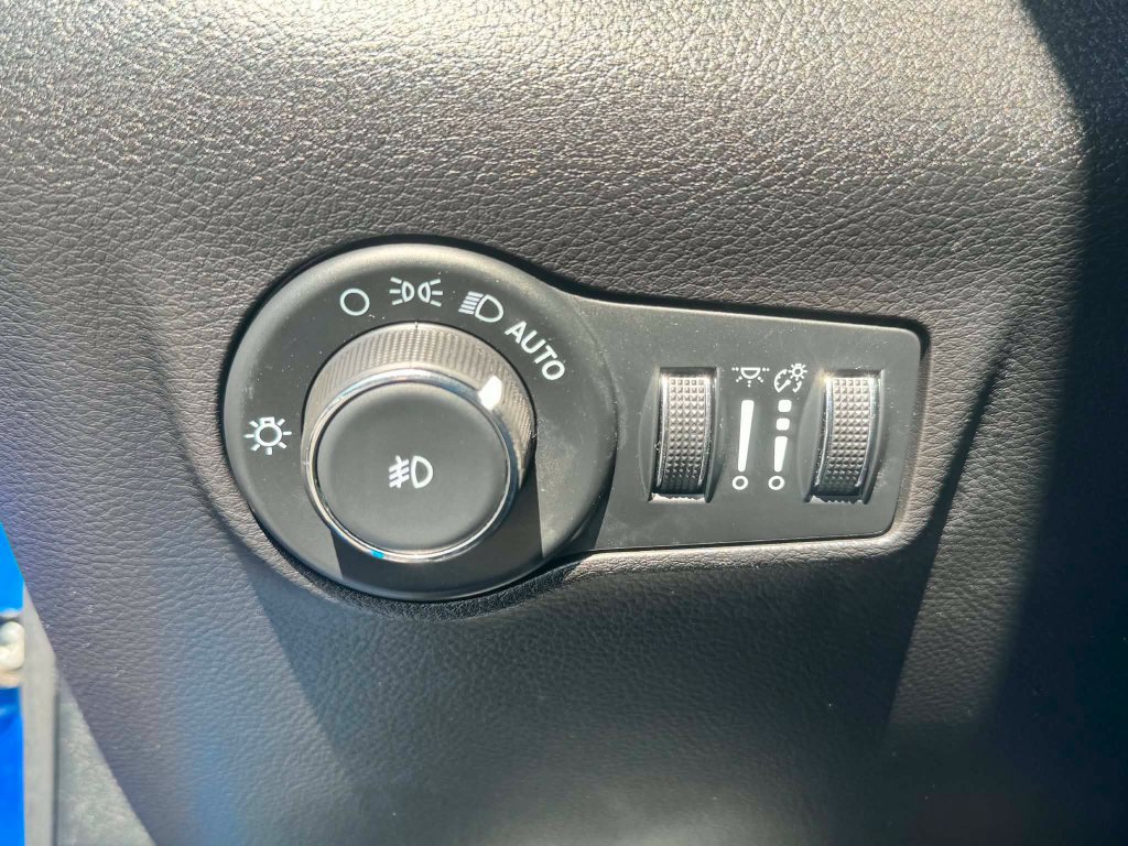 Used 2023 Jeep Compass Latitude w/ Convenience Group AWD/4WD image 13