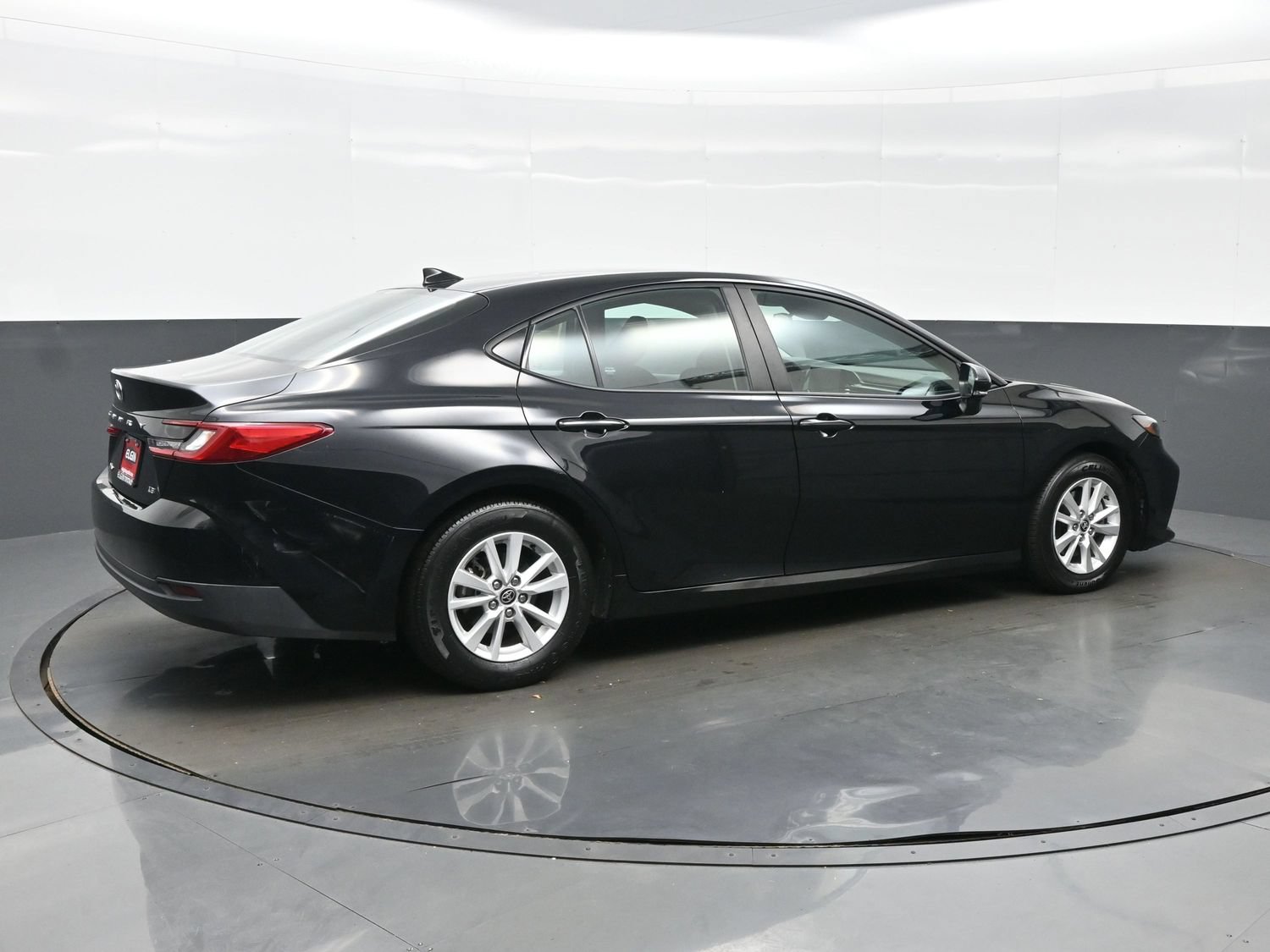 Used 2025 Toyota Camry LE FWD image 6