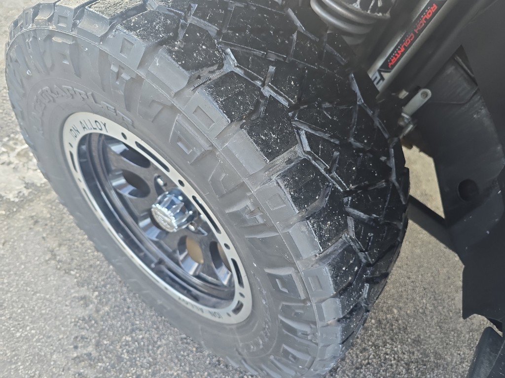 Used 2012 Jeep Wrangler Unlimited Sahara w/ Dual Top Group AWD/4WD image 28
