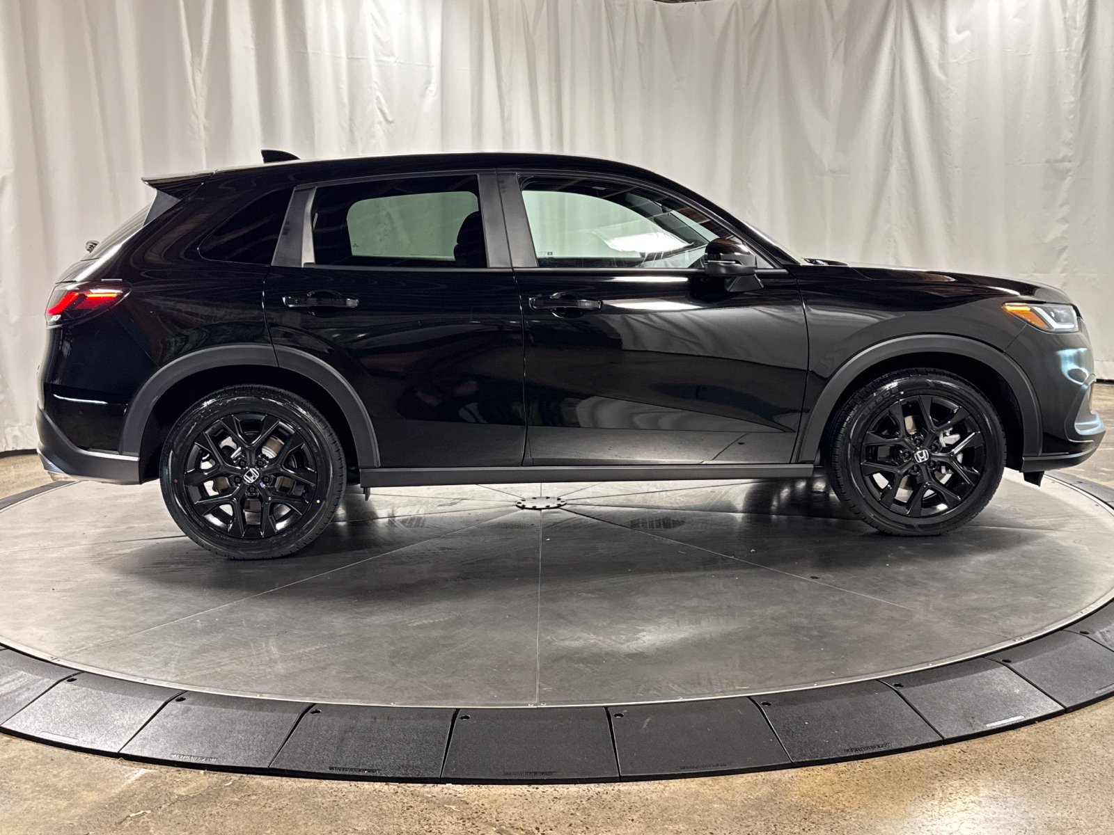 Used 2025 Honda HR-V Sport image 6