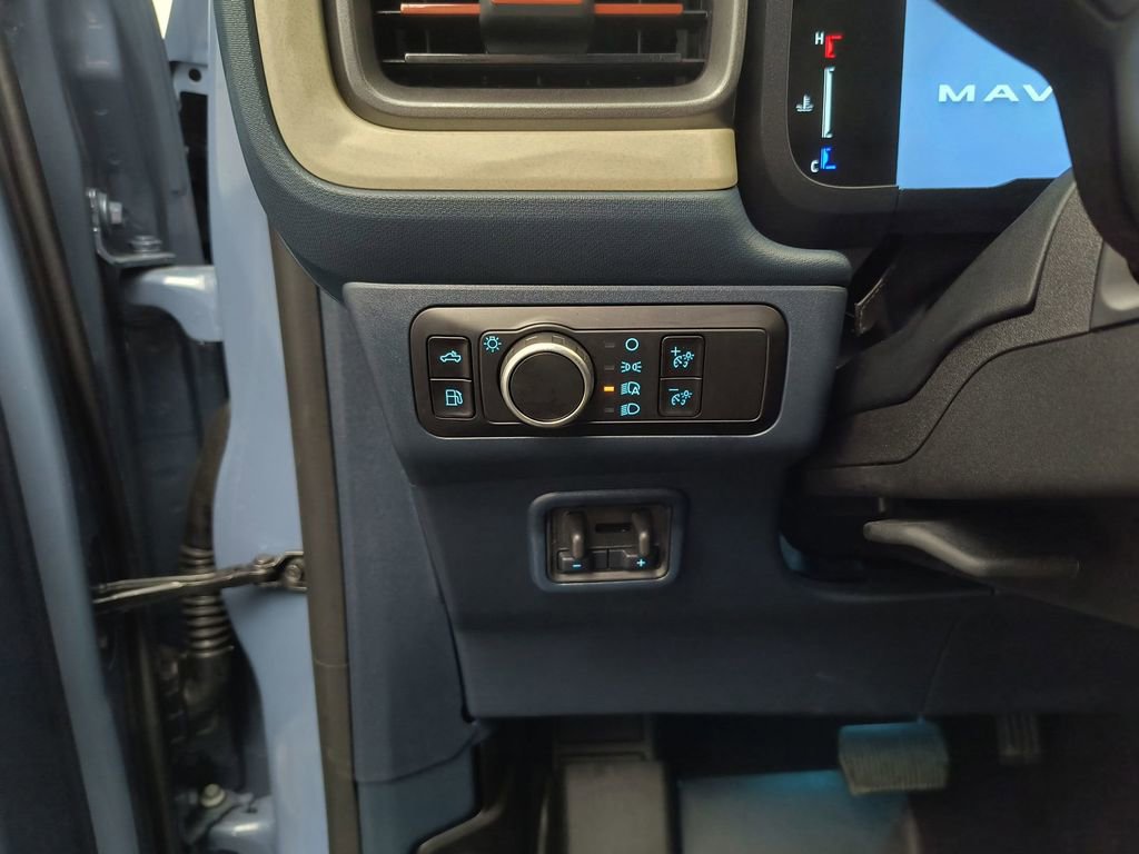 Used 2025 Ford Maverick Lariat w/ 4K Tow Package image 16