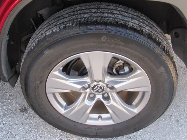 Used 2023 Toyota RAV4 XLE w/ Convenience Package image 11