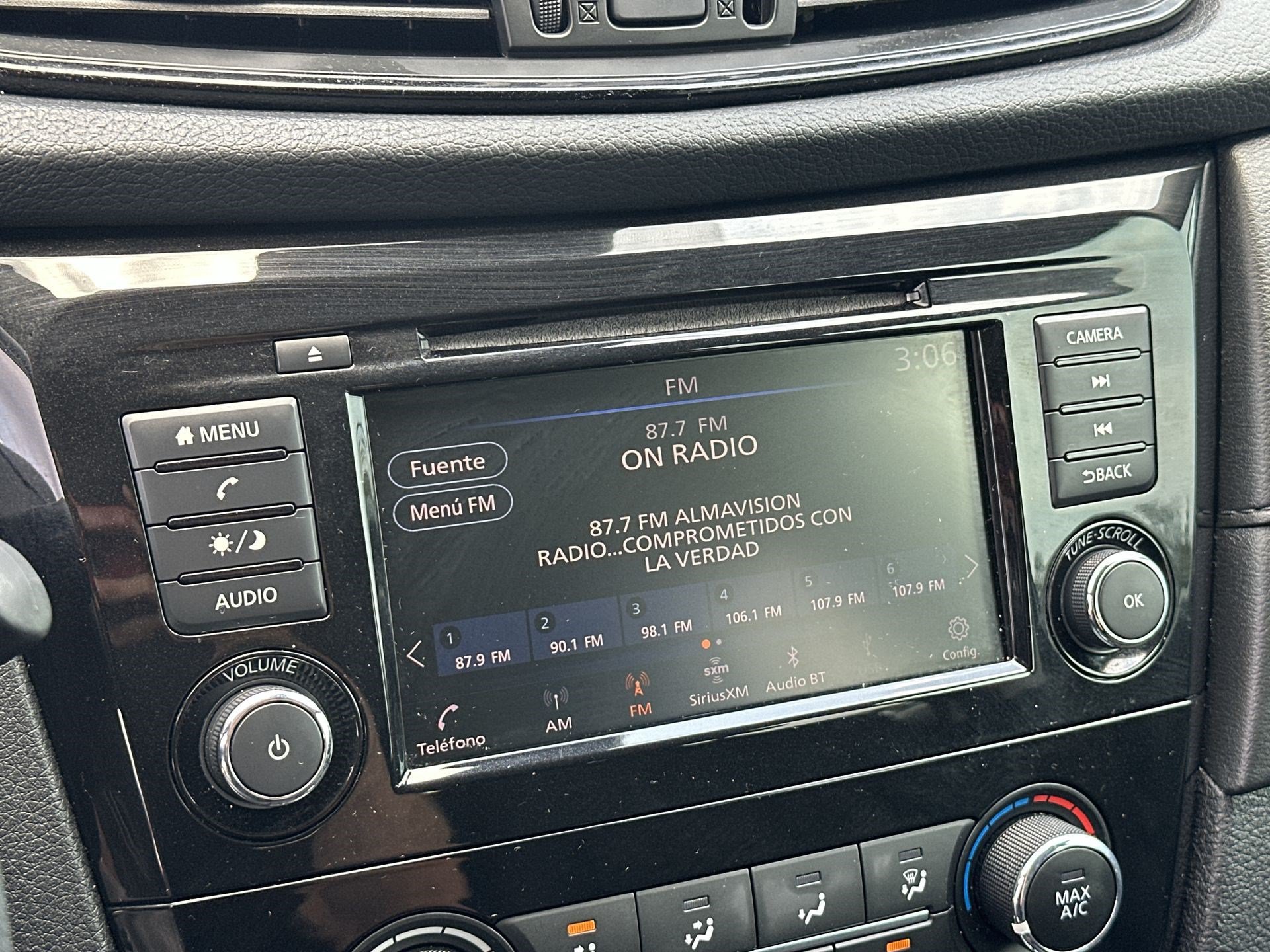 Used 2020 Nissan Rogue S w/ Special Edition Package FWD image 12