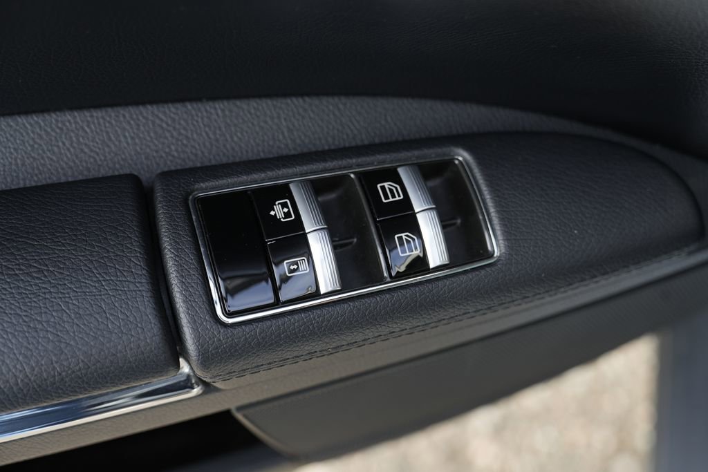 Used 2011 Mercedes-Benz S 550 4MATIC image 28