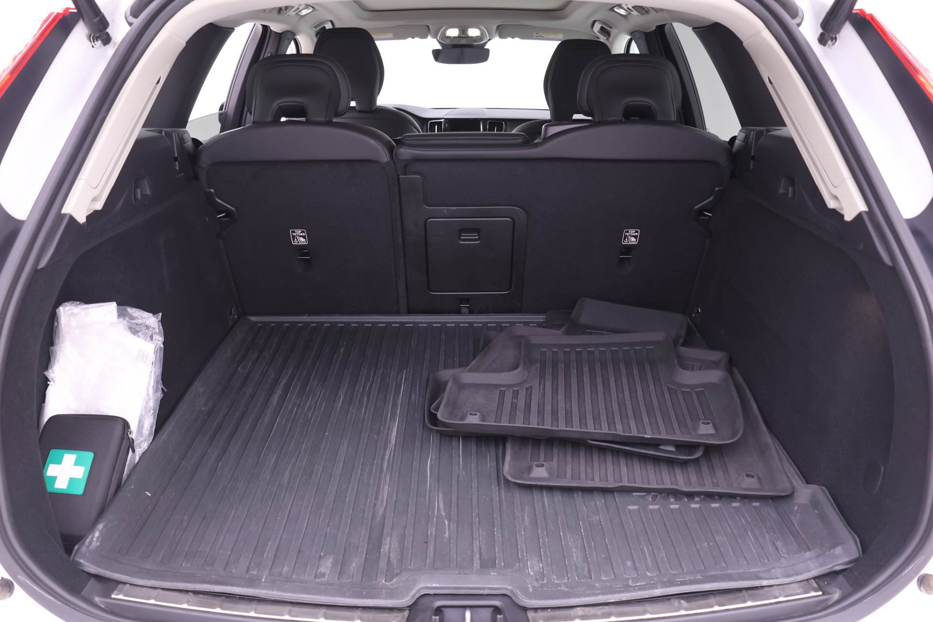 Certified 2024 Volvo XC60 B5 Plus w/ Protection Package Premier AWD/4WD image 17
