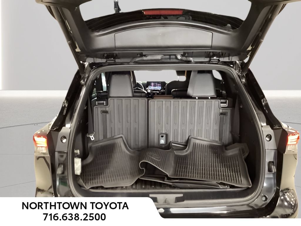 Used 2023 Toyota Highlander XSE AWD/4WD image 16