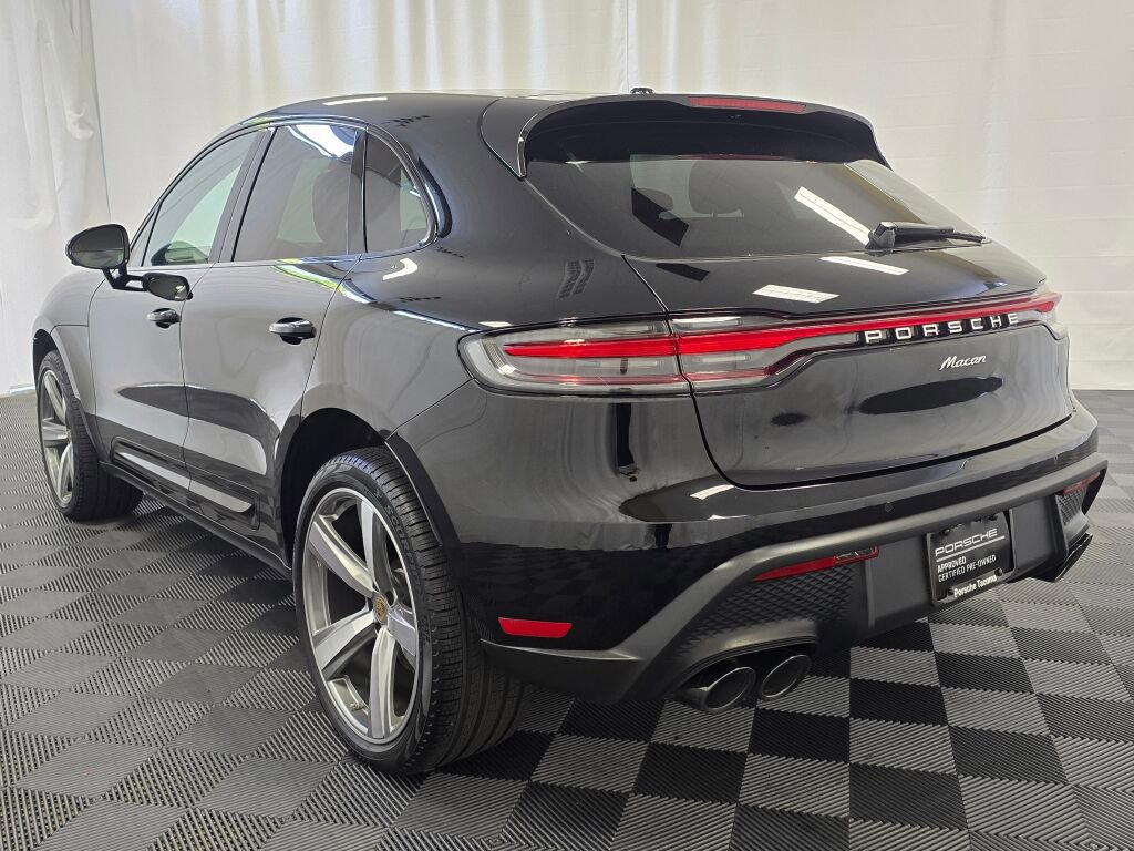 Certified 2024 Porsche Macan image 3