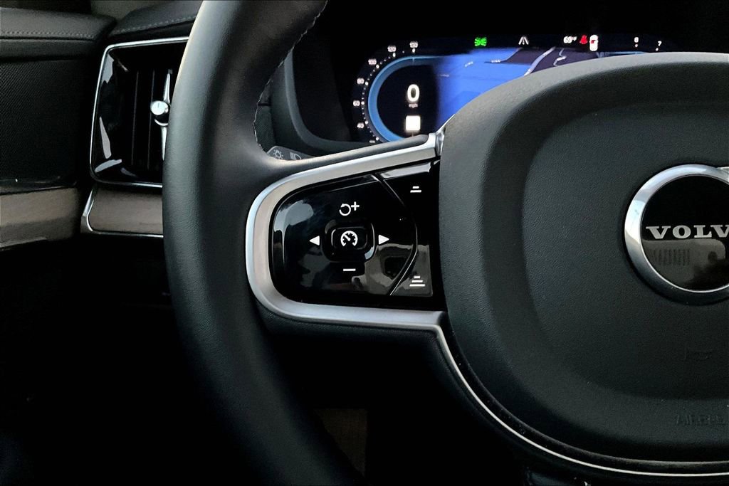 Certified 2025 Volvo XC90 B6 Plus image 25