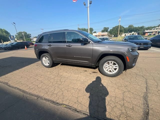 Used 2023 Jeep Grand Cherokee Laredo AWD/4WD image 22