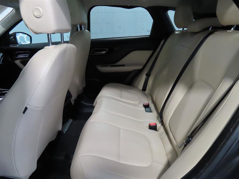 Used 2020 Jaguar F-PACE Premium image 33