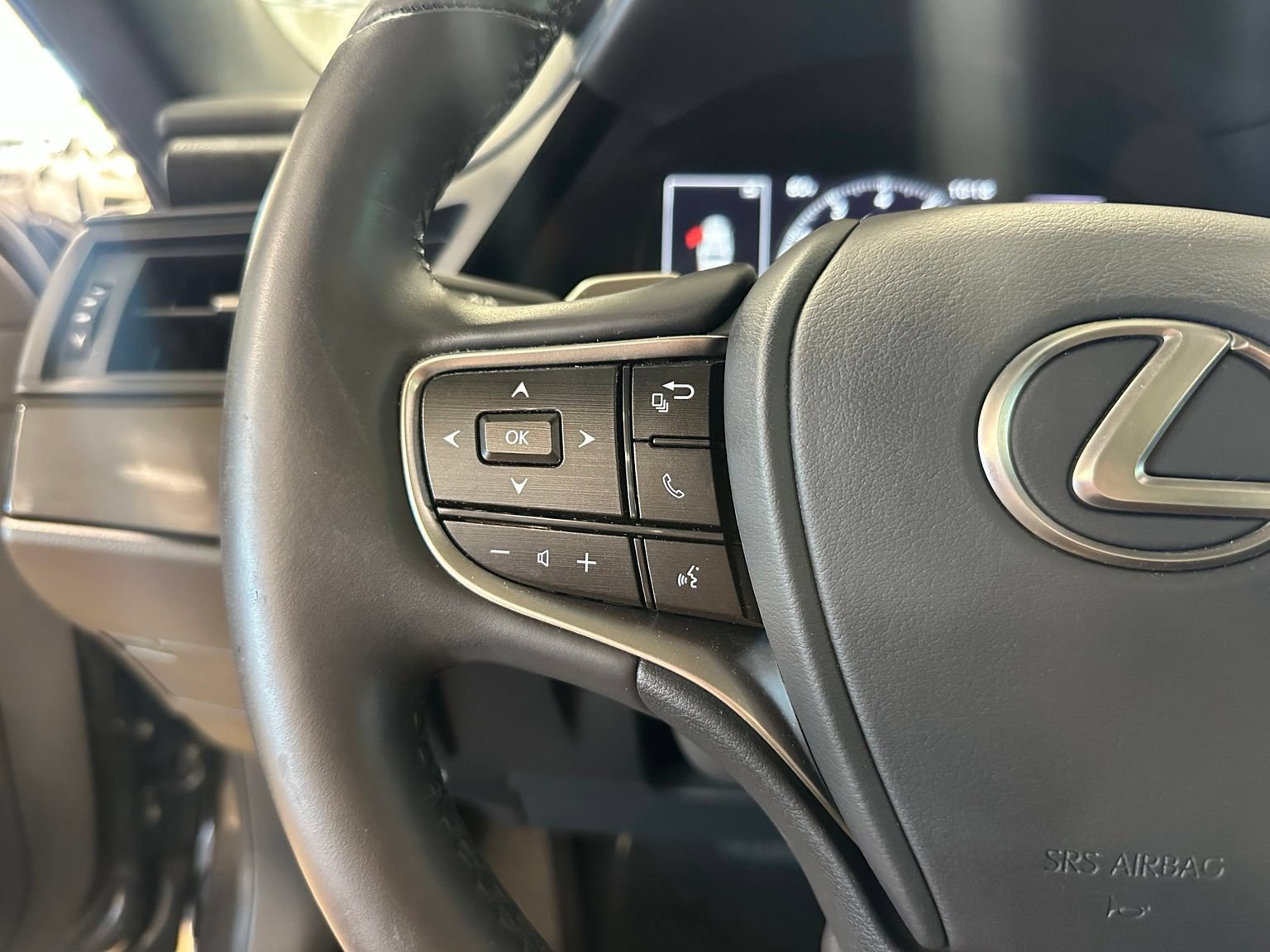 Used 2025 Lexus ES 350 w/ Premium Package FWD image 18