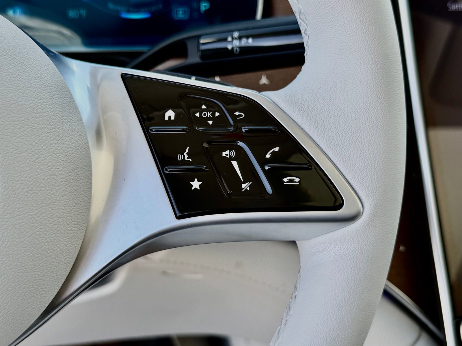 New 2026 Mercedes-Benz EQE 320 4MATIC SUV image 24